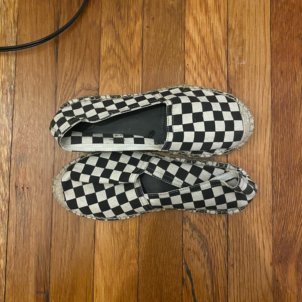 Checkered flats